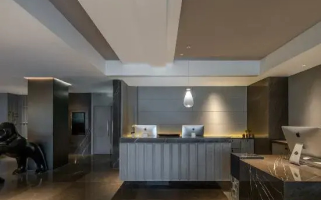 Holz Curio Hotel