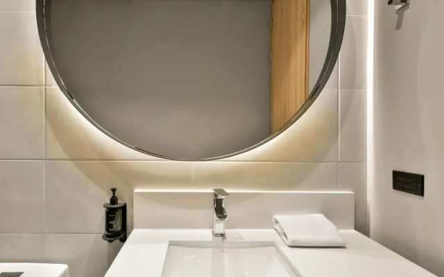 w Illustrious 1BR w/ Great Balcony in Unicentro