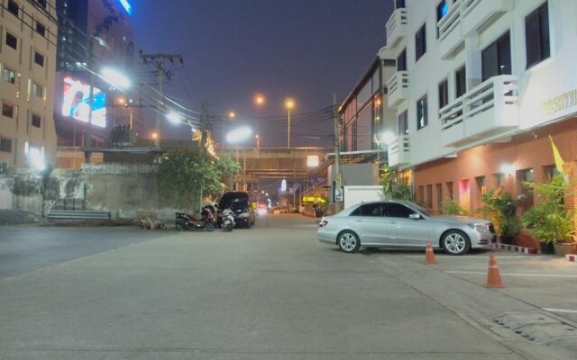 The Tower Praram 9 Hotel