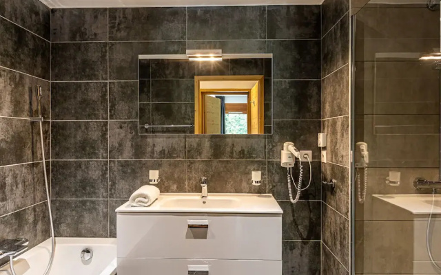 Luxurious apartment with terrace, ski lift 1.5 km away.