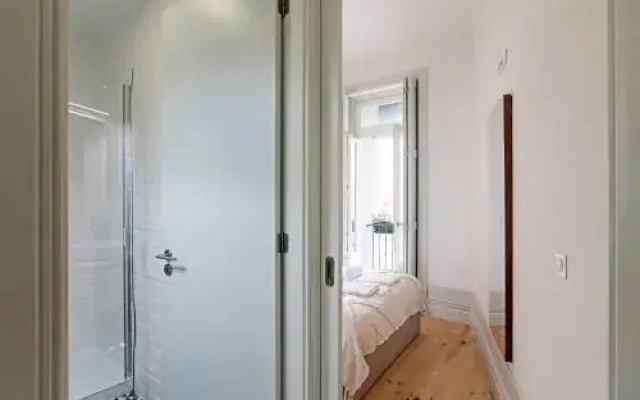 Camões Flat w/ AC & Balcony by LovelyStay