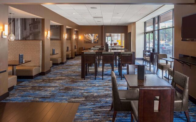 DoubleTree Suites by Hilton Hotel Minneapolis
