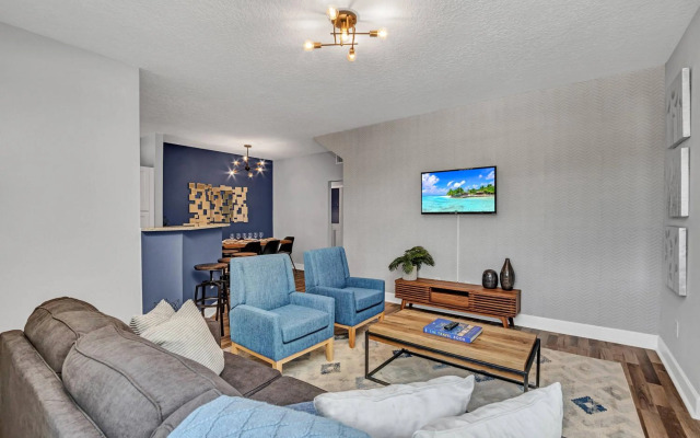 2 Bedroom Vacation Condo (2011)