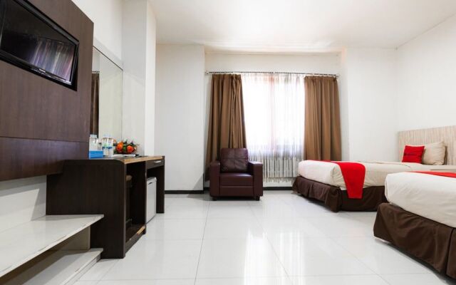 Reddoorz Plus Near Karebosi Area 3