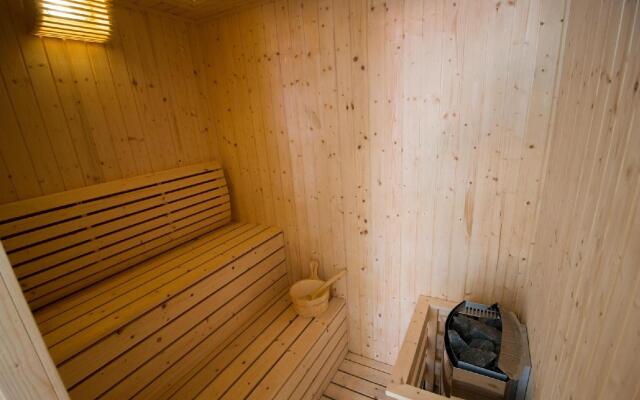 Tropical Villa Service Suite