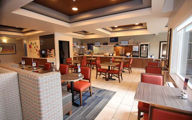 Holiday Inn Express & Suites Ashland, an IHG Hotel