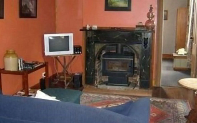 McIntosh Cottages