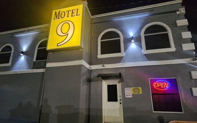 Motel 9