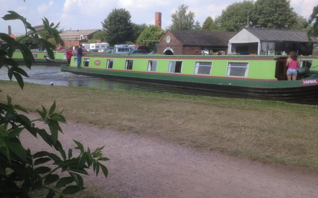 Stone - Boat - Sleeps 6 - Pet Friendly - 85ws