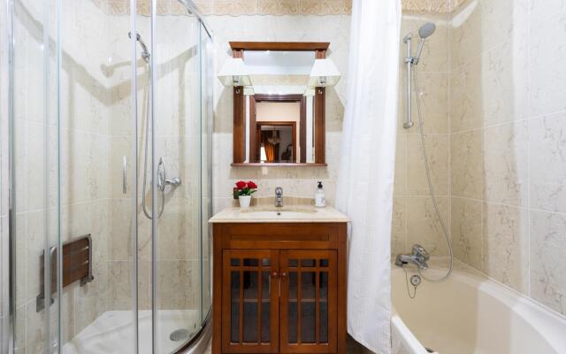Home2Book Spacious Classic Design Apartment Center
