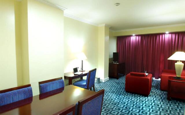 Surabaya Suites Hotel Powered by Archipelago