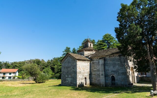 Authentic Rural House 200 Mt Form The Parking