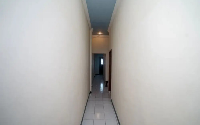 OYO 448 Hotel Central