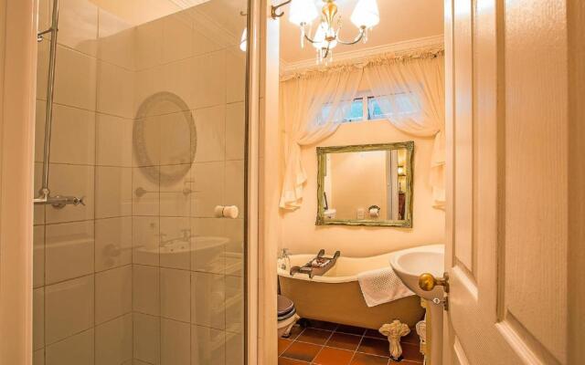 Goble Palms Guest Lodge & Urban Retreat