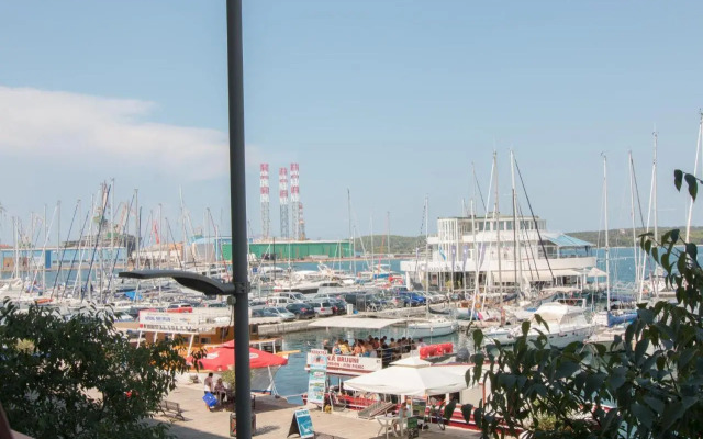 Harbour-Apartment with sea view and parking spot