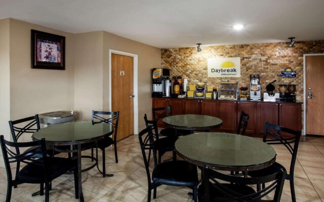 Days Inn by Wyndham Sulphur LA