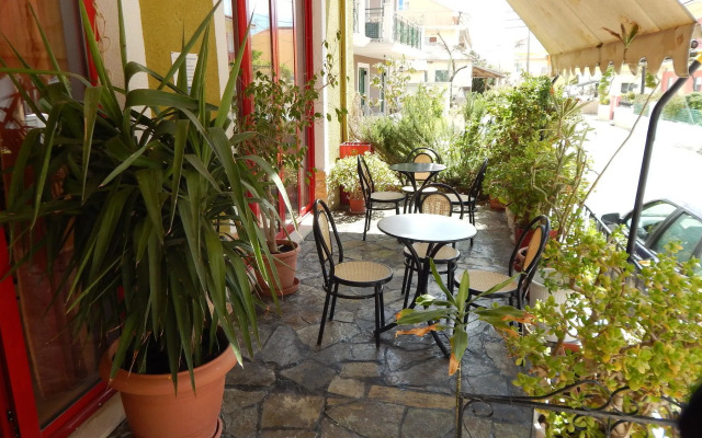 Petania Hotel & Apartments