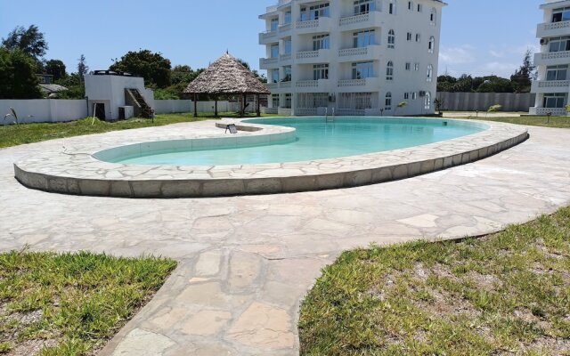 1-bedroom Apartment With Pool View, Beach Experien