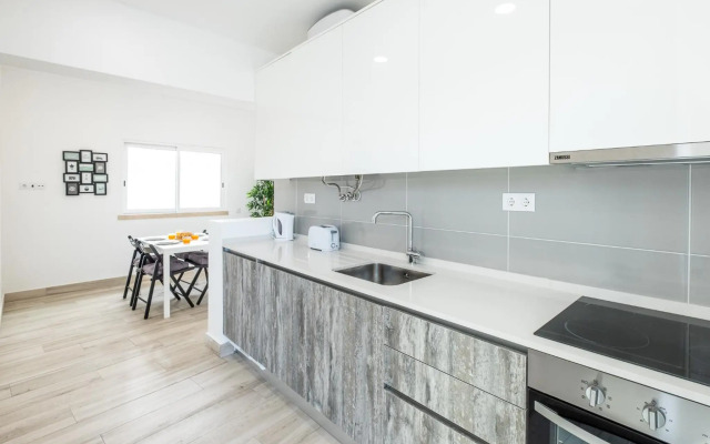 #074 Stunning Flat 3 min Oldtown, Peneco Beach