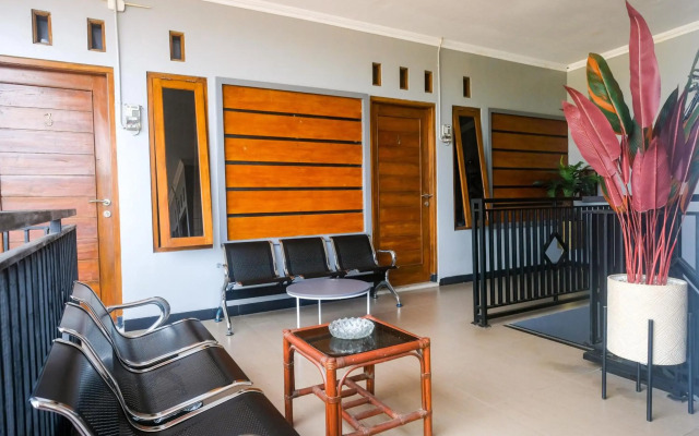 Super OYO 1226 Al Abror Homestay