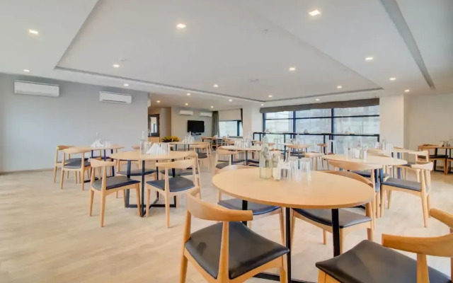 Hotel Alpha Centre by OYO Rooms