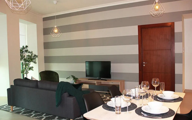 5 Apt in Architectural Marvel of Dubai