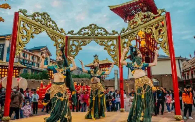 Manpu Tianmu Yangyan Hot Spring Hotel (Zhenbeibao Western Studios See Helan Performing Arts Town)