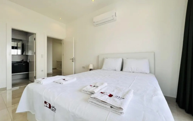 Villa With Private Pool and Terrace in Alanya