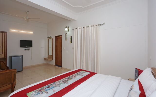 OYO 10072 Hotel Amrit Regency