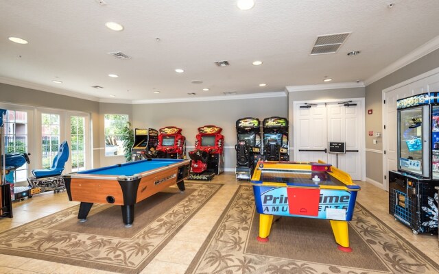 Spring Lakeview 3 Bedroom Condo by RedAwning