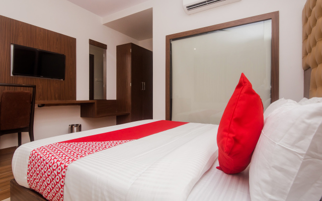 OYO 22039 Hotel Bkc Grand