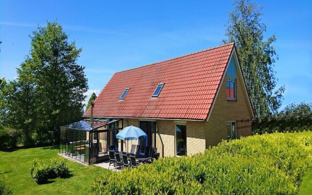 Nice House with Dishwasher And Large Garden, 19km From Hoorn