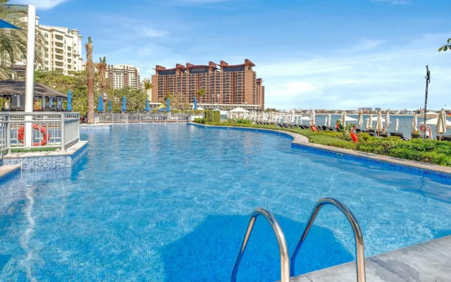 Chic Beachside 3BR Living at the Palm