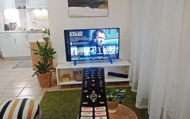 Relaxing Studio Apt 1 min to Highway Parking