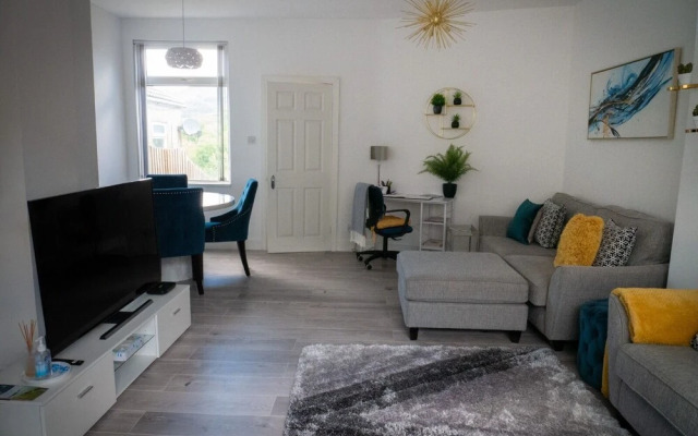 Captivating House in Aberdare Sleeps 6 Near Brecon