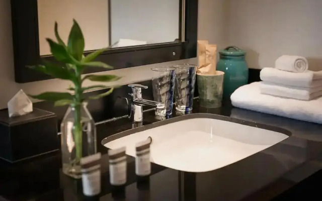 C Central Hotel