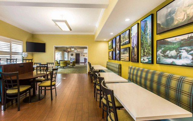 Comfort Suites Fresno River Park