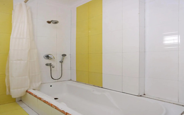 Hotel Rivieraa by OYO Rooms