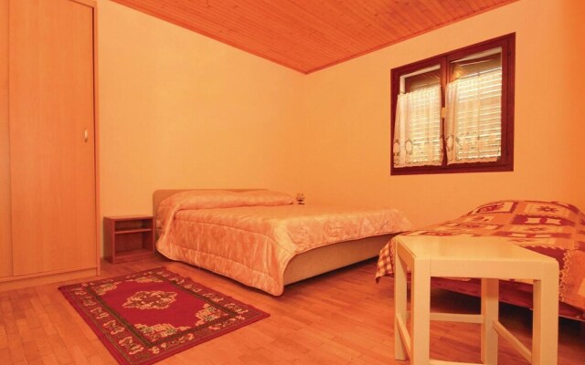 Amazing Home in Prizba With Wifi and 7 Bedrooms