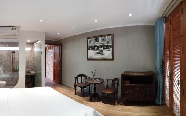 Vintage 1980s Saigon Private House with Rooftop Dining Room in Prime City Central District – Guest Rooms – Ho Chi Minh City