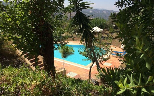 iriJoanna Holiday Plaza
