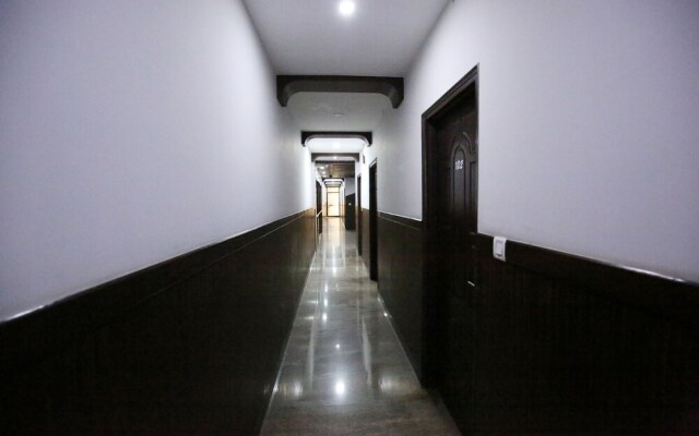 OYO 2660 Hotel Radhe Inn