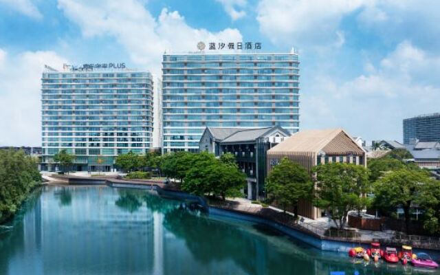Bay Breeze Holiday Hotel (OCT Harbour PLUS Foshan)