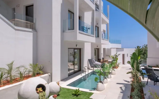 Mika Villas & Suites