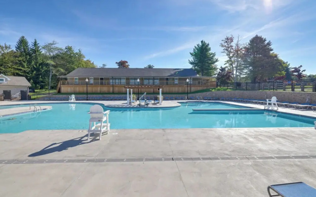 Serene Pocono Escape: 4 Mi to Tobyhanna State Park