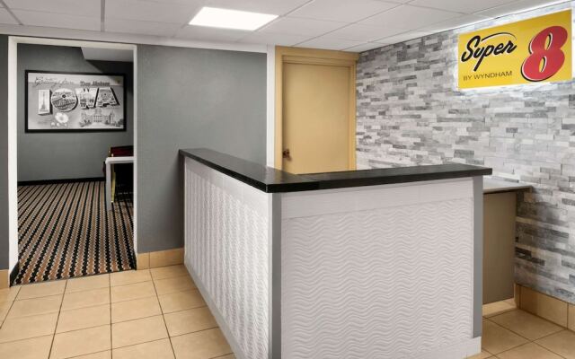 Super 8 by Wyndham Des Moines