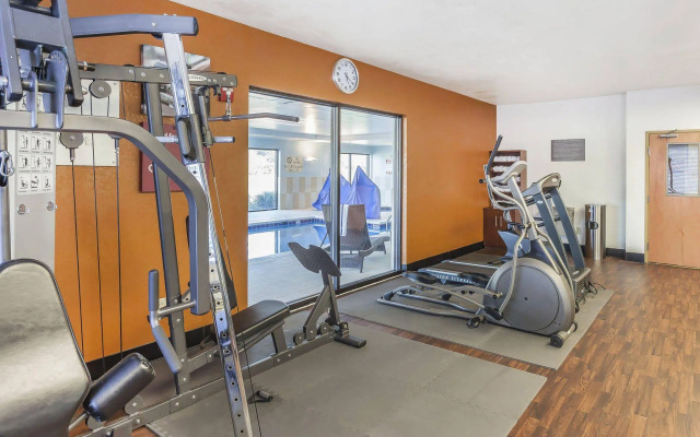 Comfort Suites Suffolk - Chesapeake