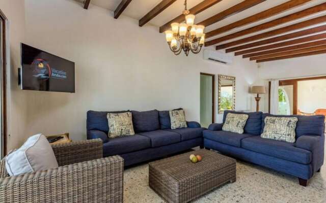 Villa Allegra Family Vacation Home w Pool BBQ