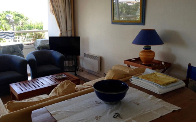 Apartment With 2 Bedrooms in Villeneuve-loubet, With Wonderful sea Vie