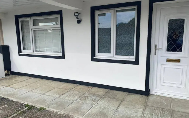 Stunning Truro 1-bed - Sleeps 2 & Parking